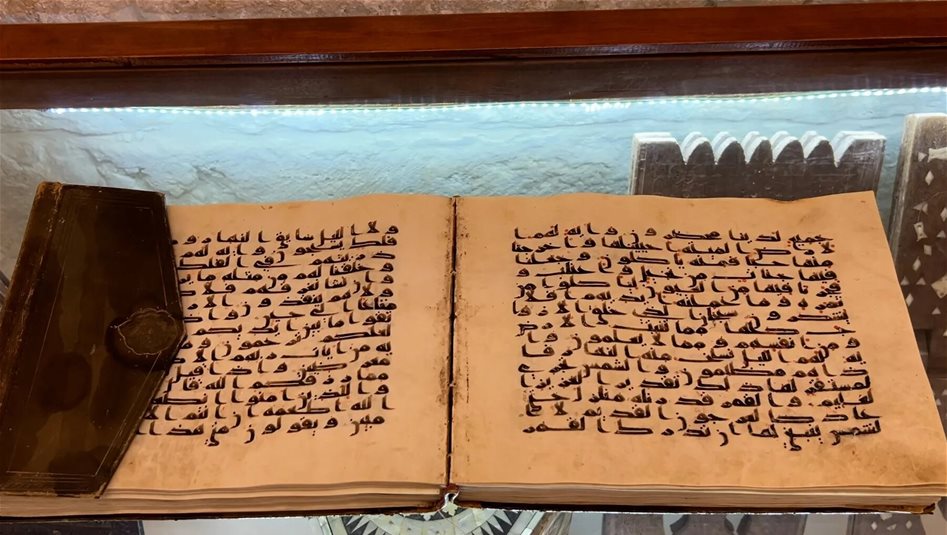السعودية تعرض أندر مصحف بمتحف القرآن الكريم.. مكتوب بالخط الكوفي 