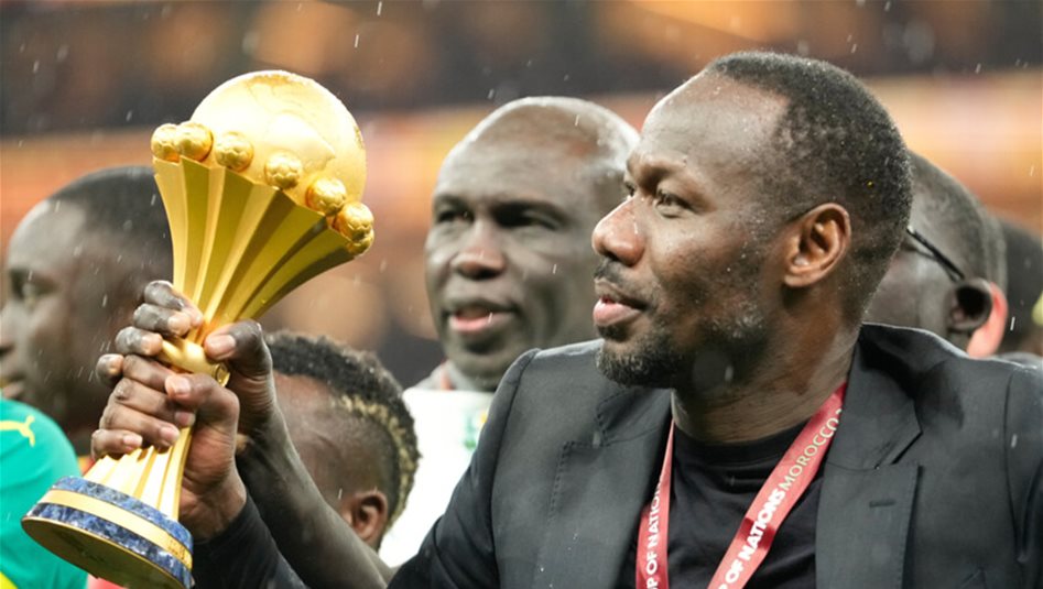 لماذا طالب مدرب السنغال لاعبيه بالانسحاب امام المغرب في نهائي أمم افريقيا؟ 