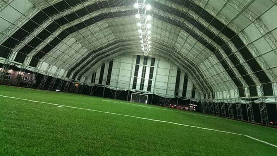 في العراق.. انهيار ملعب لكرة القدم (فيديو)