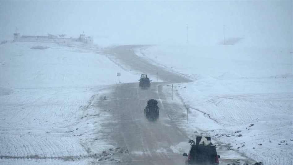 شاهد.. أبطال العراق يصنعون أروع مشاهد الثبات وسط العواصف الثلجية على الحدود السورية