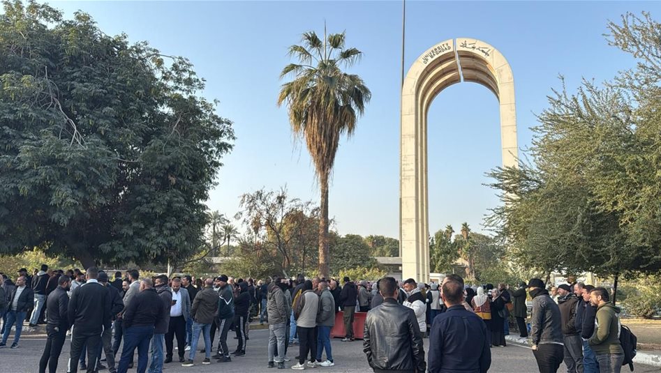 موظفو النهرين والمستنصرية ينفرون للتظاهر.. احتجاجات امام البوابات ضد استقطاع المخصصات 