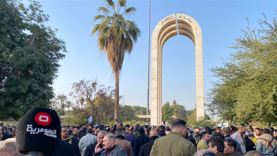 أساتذة الجامعات سيعملون "سائقي تكسي".. قطع المخصصات سيخفض الرواتب الى النصف والغضب يتصاعد