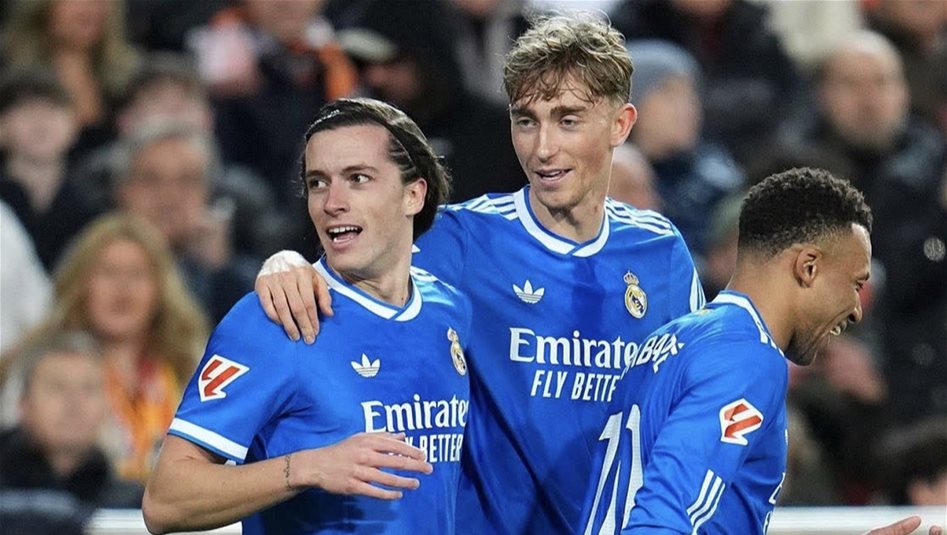 ريال مدريد يتجاوز فالنسيا ويواصل مطاردة برشلونة على صدارة الدوري الإسباني