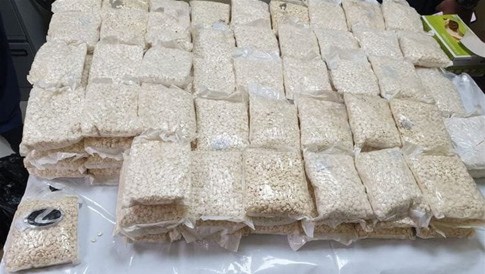 العراق – إحباط محاولة تهريب 44 ألف حبة مخدرة عبر مناطيد الهواء الساخن في الأنبار