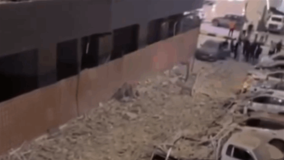 العراق – النزاهة تحقق في أسباب انهيار واجهة مركز تجاري قيد الإنشاء في الزعفرانية