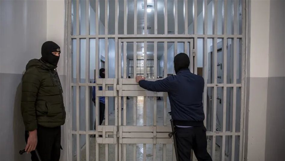 خشية من "صلة الدم".. نقل الاف السجناء السوريين الى العراق والابقاء على العراقيين في سوريا: ما التفسير المحتمل؟