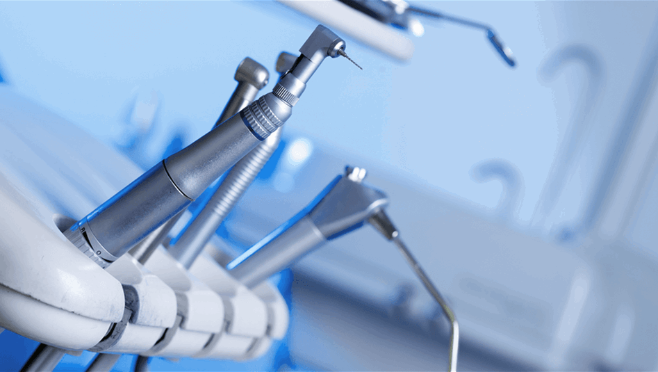 العراق – اعتقال عربي لمزاولة طب الأسنان في العراق دون شهادة