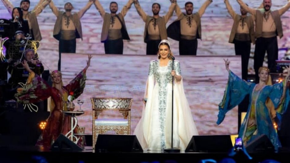 خلال حفلها بالرياض.. أصالة تلتقي خالها بعد 20 عاما من الفراق