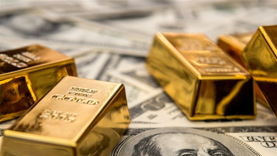 الذهب ينخفض والدولار يرتفع 