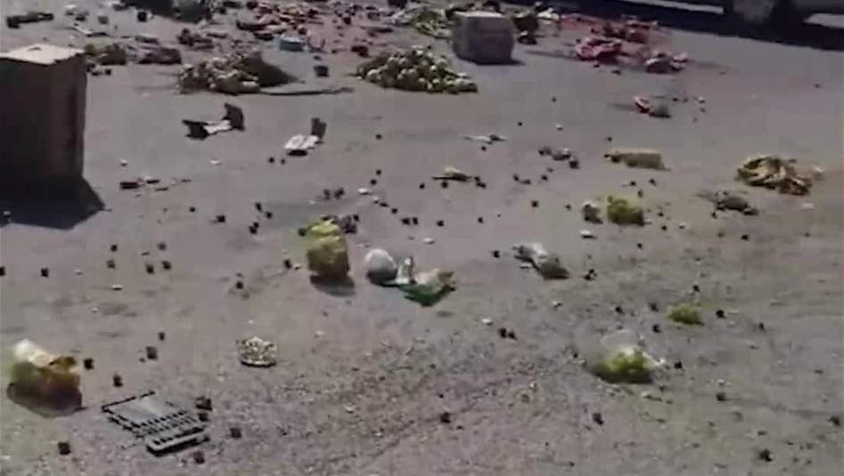  حادث سير في واسط يحول طريق حي الحكيم إلى “سوق مفتوح”