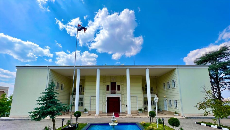 العراق – السفير العراقي في انقرة يوجه بفتح دوام مسائي في قسم البطاقة الوطنية