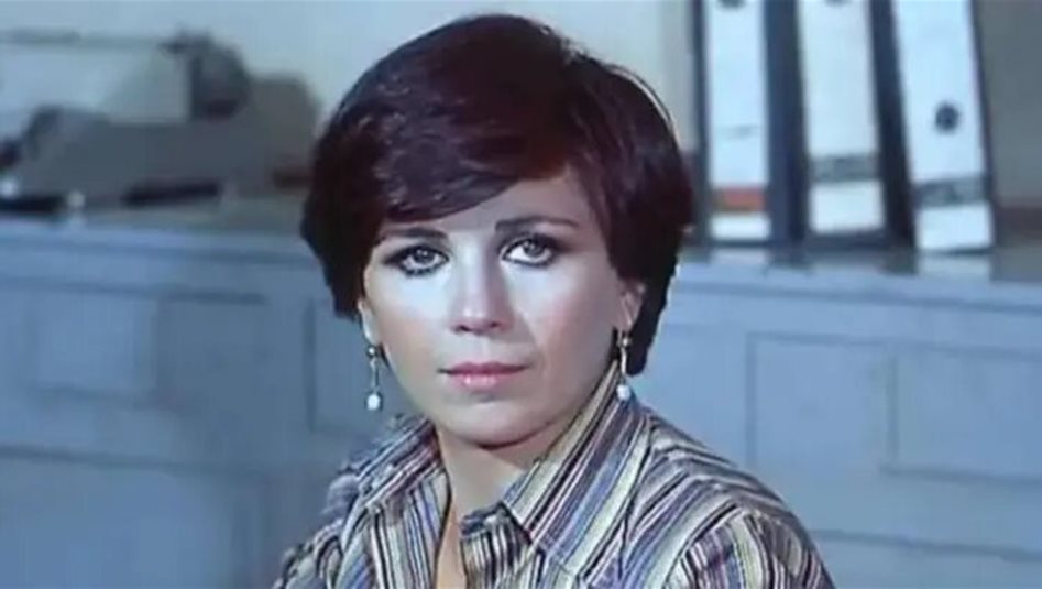 الفنانة منى جبر تتصدر الترند بسب نجلها.. عقر كلبه وحبس 24 ساعة