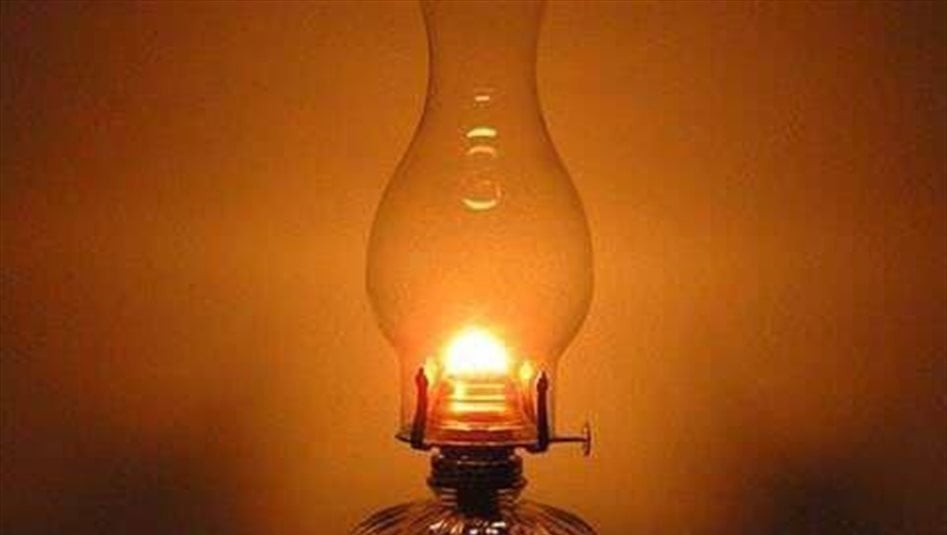 خوف الحصار وانقطاع الكهرباء يدفع العراقيين لشراء (الفانوس والچولة واللاله.. هل سنعود اليها؟ 