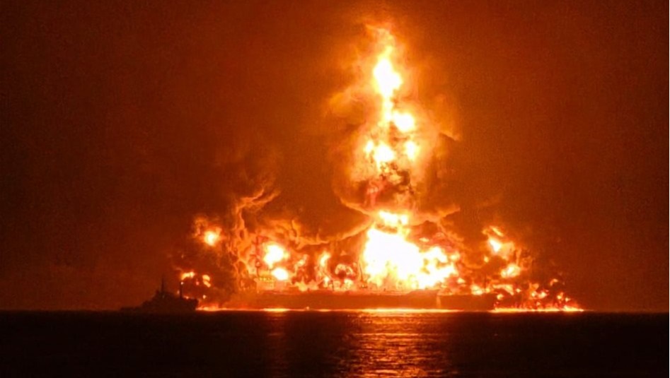 العراق – استهداف ناقلة نفط أجنبية قرب ميناء أم قصر