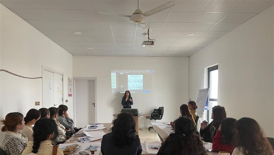 ورشة “بعيونهن – HerLens” في سنجار.. تمكين فتيات لصناعة الأفلام الوثائقية