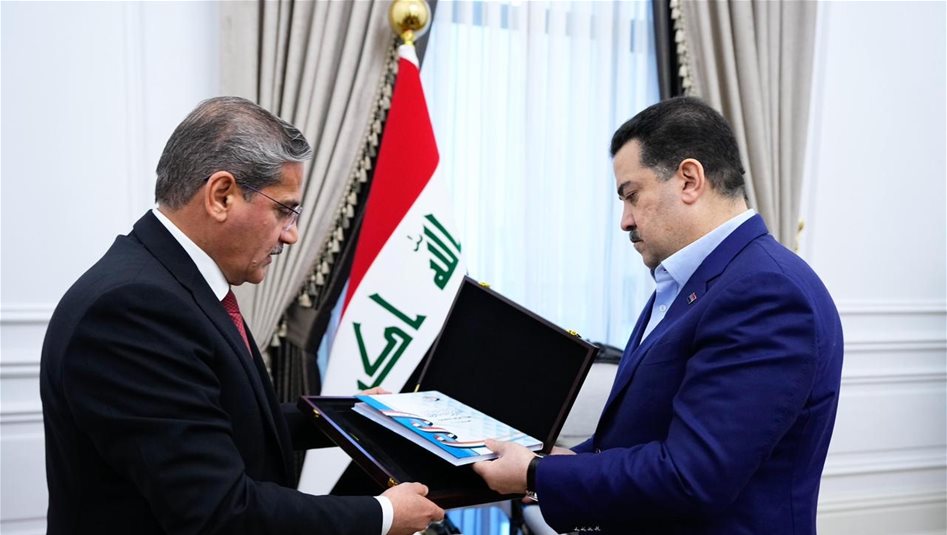 السوداني يتسلم نسخة من التقرير السنوي لهيئة النزاهة: ضرورة مكافحة الفساد 