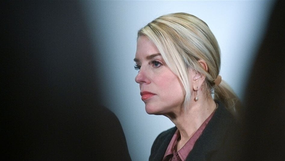 إقالة وزيرة العدل الأمريكية وتعيين نائبها بدلها