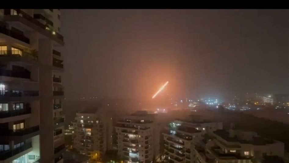 صاروخ إيراني يتسبب بأضرار جسيمة في مصنع طائرات بدون طيار شرقي تل أبيب