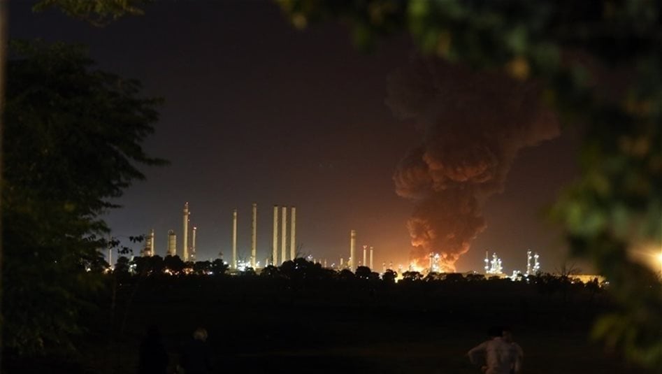 اعلام اسرائيلي: انقطاع الكهرباء شمال حيفا جراء سقوط صاروخ ايراني