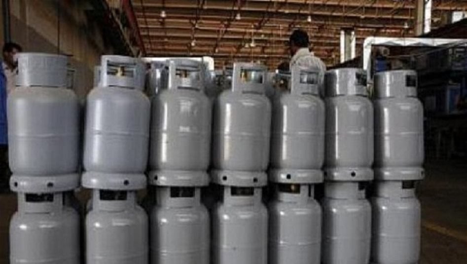 للعراقيين.. إطلاق البطاقة الوقودية لغاز الطبخ بواقع أسطوانتين شهرياً