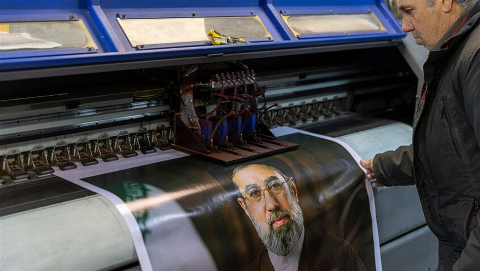 صحيفة  بريطانية تتحدث عن صحة مجتبى خامنئي: حالته حرجة