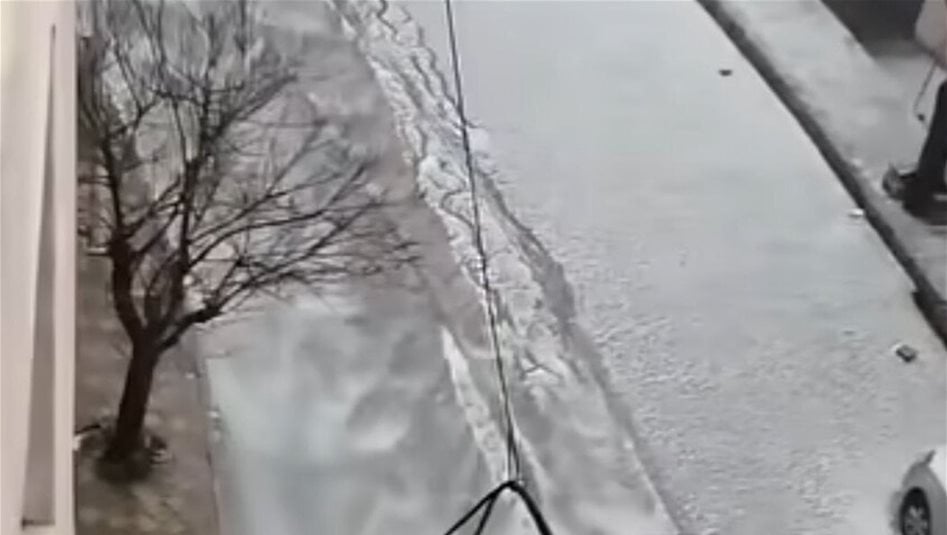 القدموس ترتدي الأبيض بعد عاصفة مصحوبة بالبرد