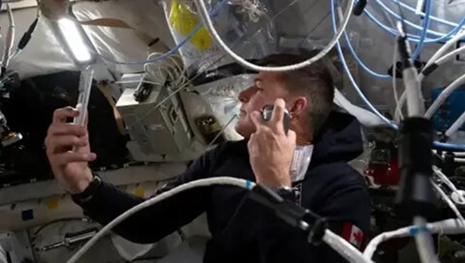 آيفون يصل الى الفضاء