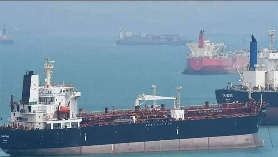 ناقلة نفط خاضعة للعقوبات الأمريكية تكسر حصار ترامب بمضيق هرمز