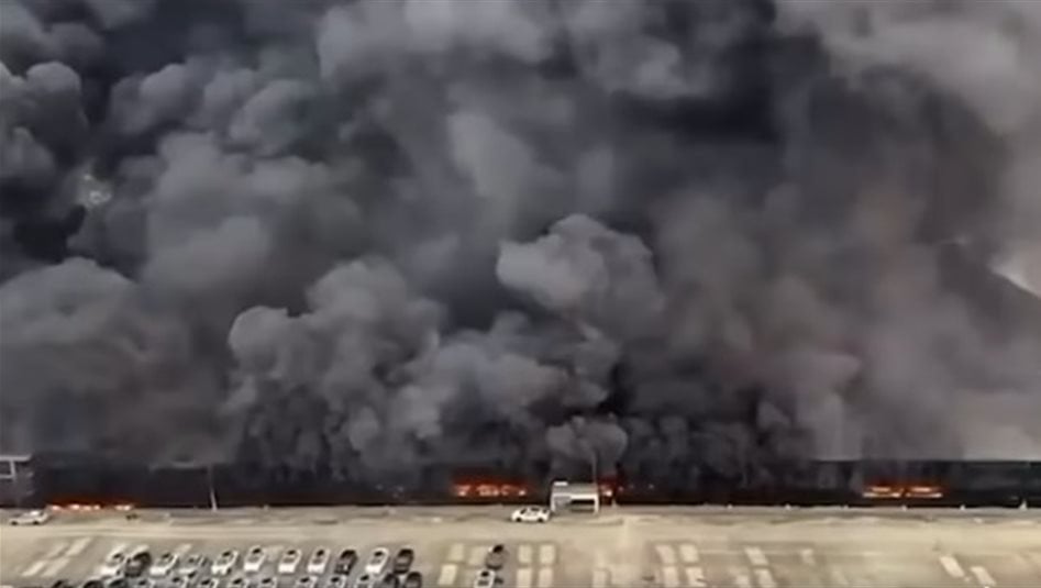 بالفيديو.. حريق هائل في داخل مصنع لشركة BYD الصينية