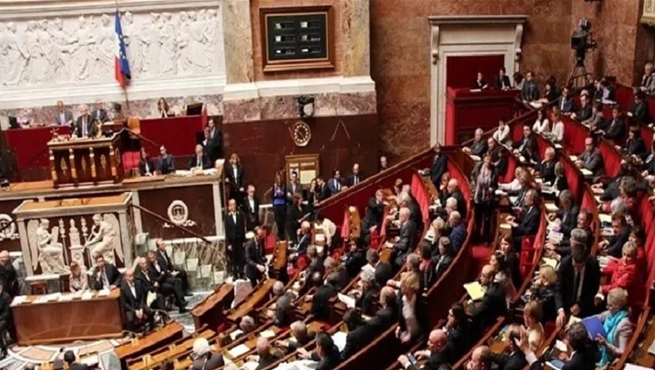 فرنسا.. نواب يسحبون مشروع مثير للجدل