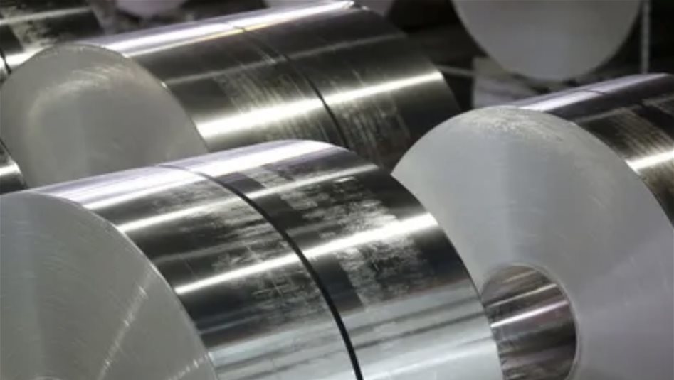 انفراج هرمز يهز الأسواق: هبوط حاد بأسعار الألمنيوم بعد إعلان طهران فتح المضيق