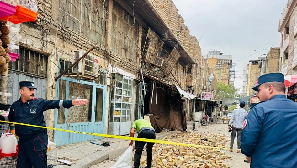 الدفاع المدني يؤمّن بناية مهددة بالانهيار في باب الخان بكربلاء 