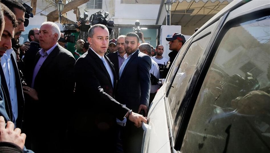 ملادينوف يكشف عن "شروط" لحماس مقابل التخلي عن سلاحها