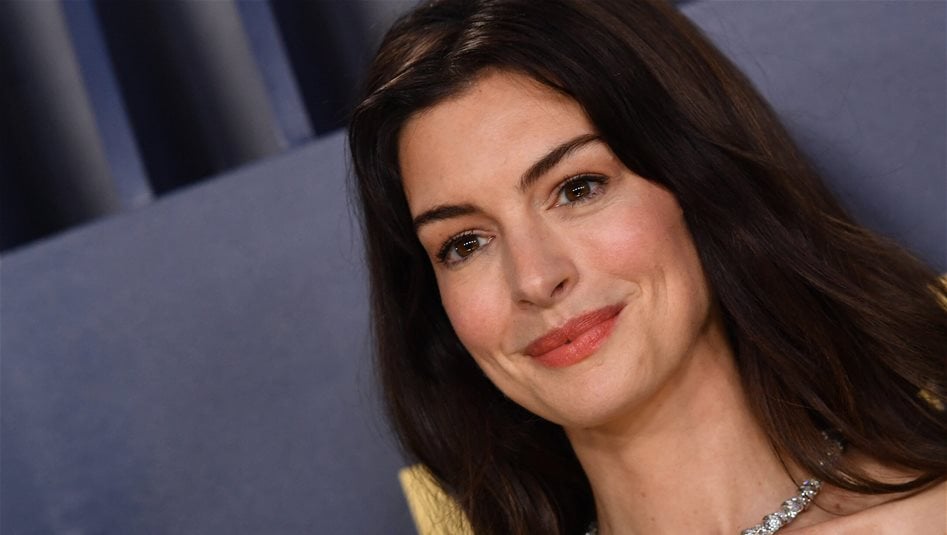 العراق – آن هاثاواي تشعل منصات التواصل الاجتماعي بعبارة إن شاء الله… فيديو