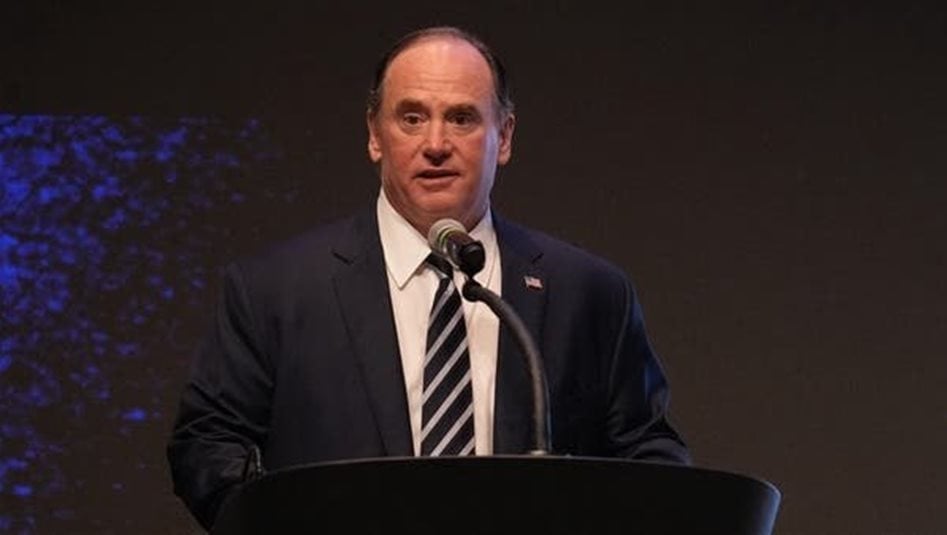 استقالة وزير البحرية الأمريكية​ جون فيلان