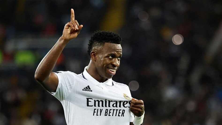 فينيسيوس يرضخ لشروط مدريد.. ماذا طلب منه بيريز ؟ 