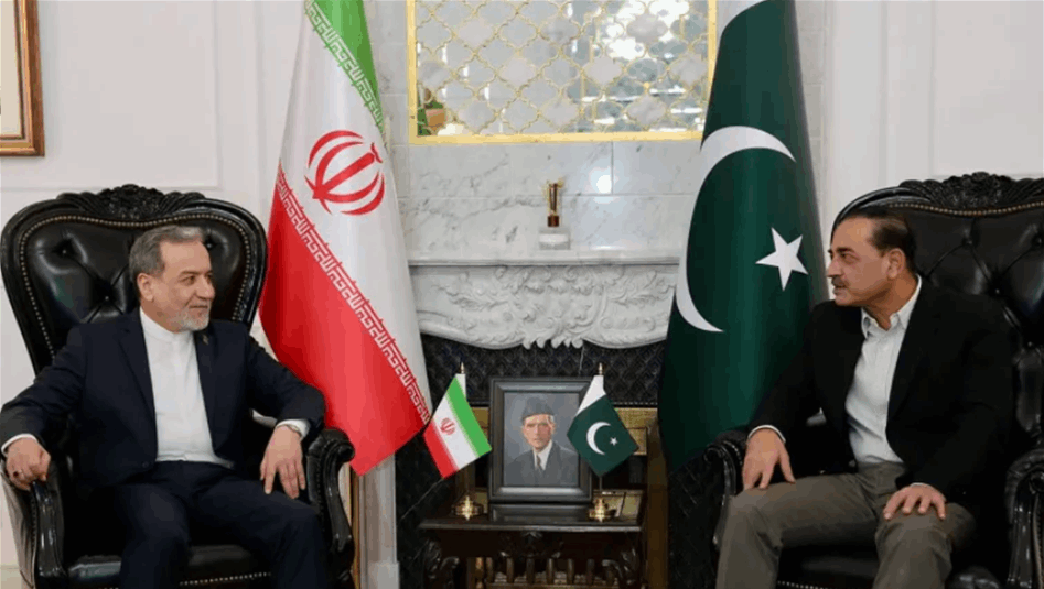 عراقجي يلتقي قائد الجيش الباكستاني ويسلّمه رد طهران