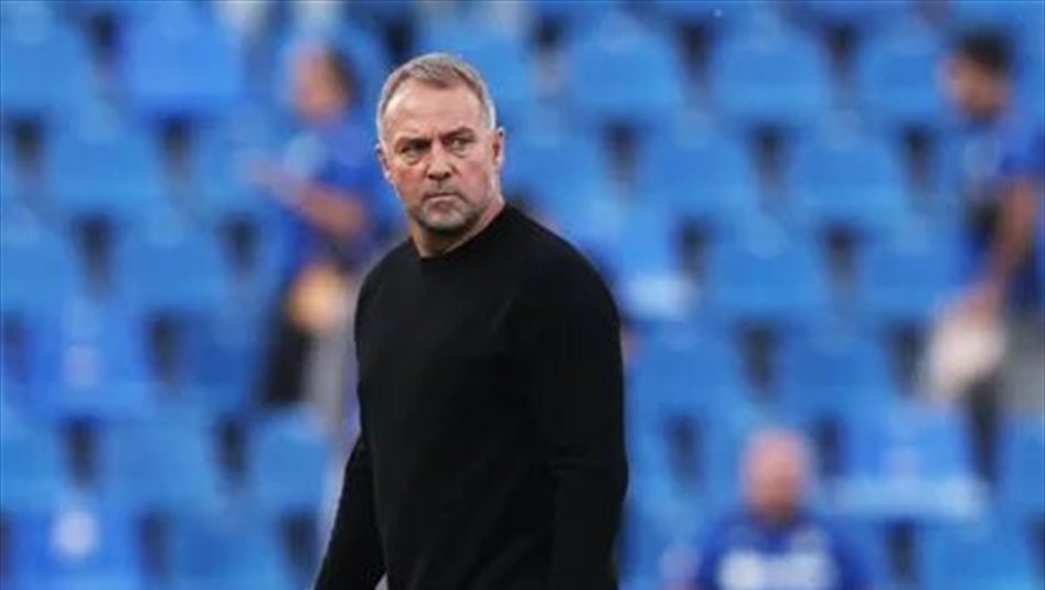 فليك يقترب من تمديد عقده مع برشلونة حتى 2028 