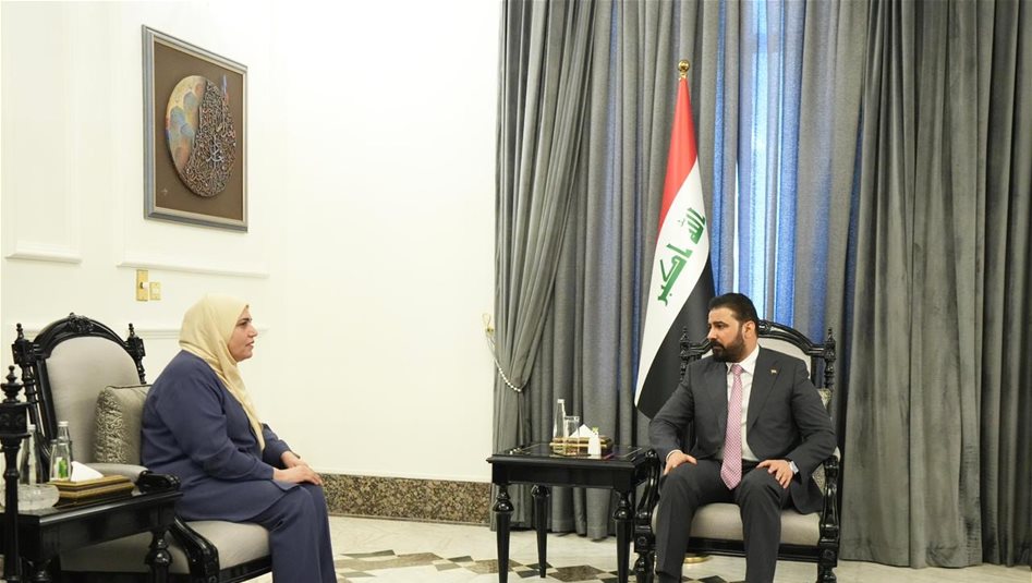 الرواتب على طاولة مباحثات رئيس الوزراء المكلف ووزيرة المالية 