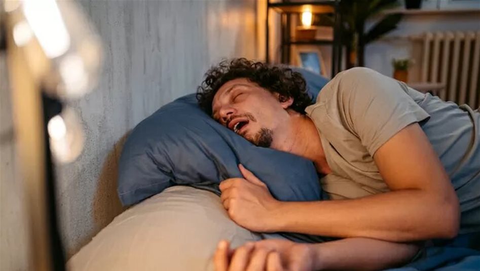 هل الشخير مجرد عادة أم تحذير صحي؟