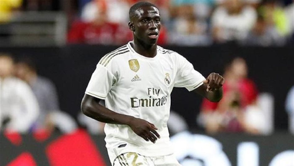 نجم ريال مدريد يفكر في الاعتزال