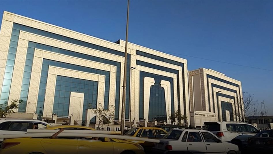 "جهة مسلحة" تهدد رئيس جامعة عراقية لتمرير نجاح طالب في كلية الهندسة (فيديو)