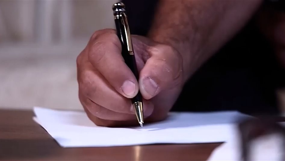 شركة سيارات تقاضي صحفيا في بغداد.. فيديو