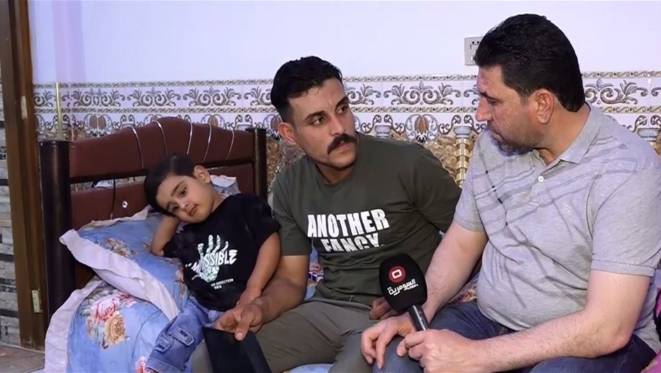 خطأ طبي يحول الطفل "آدم" الى عاجز.. فيديو