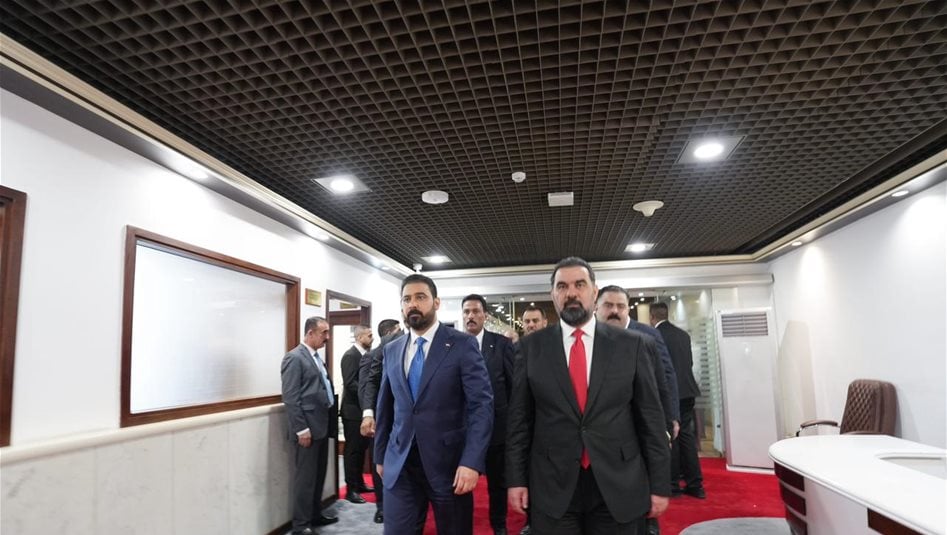 الزيدي يصل للبرلمان لحضور جلسة التصويت على منح الثقة للتشكيلة الحكومية الجديدة