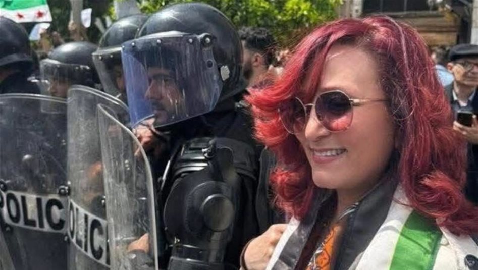 قوة أمنية تعتقل البرغوث.. ما علاقتها بمنى واصف؟