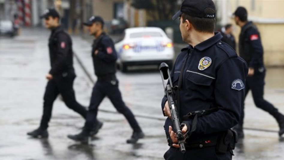 مقتل شرطيين تركيين بإطلاق نار وسط البلاد