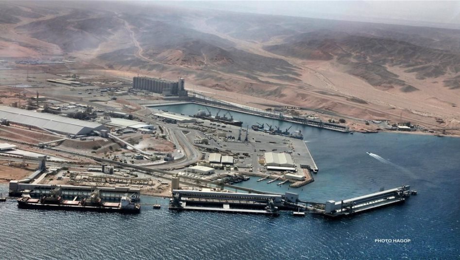رسو 5 بواخر في العقبة استعدادا لنقل حمولتها الى العراق