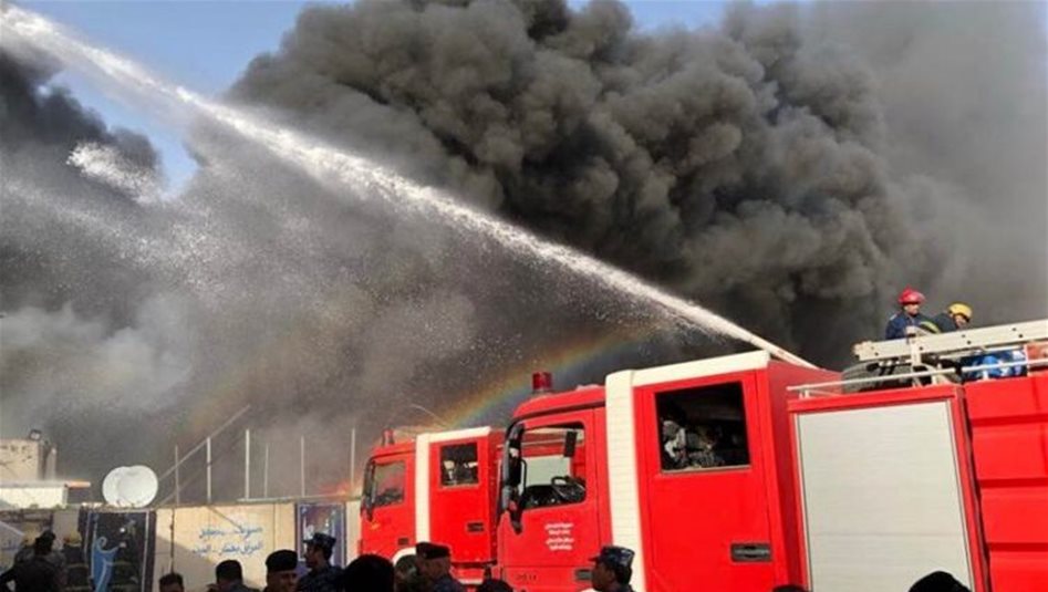 حريق يلتهم مخزناً للمواد الغذائية في منطقة الشعب ببغداد 
