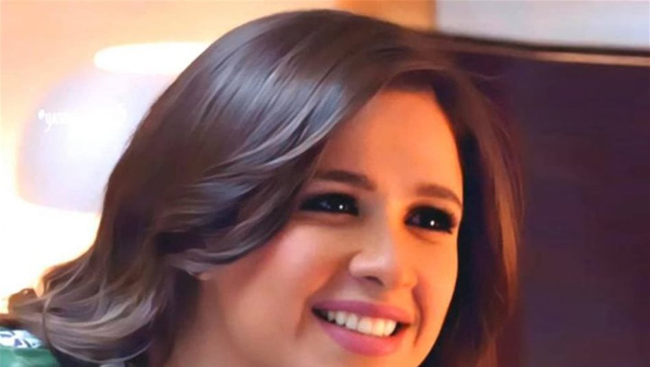 الفنانة ياسمين عبد العزيز تفاجئ جمهورها بصورة من الحج